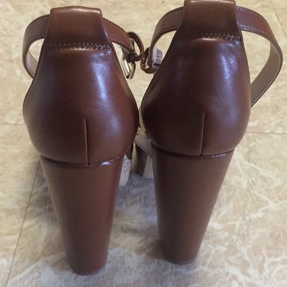 Peep toe platform heels - Picture 3 of 4